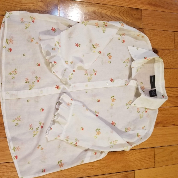 Gifted✴NEW price for new list Lite weight floral blouse - Picture 2 of 5